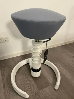 Aeris Swopper Standard, Fußring weiß, Bezug pastellblau