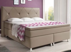 Boxspringbett mit hohem Kopfteil