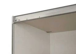Kleiderschrank mit TV-Halterung