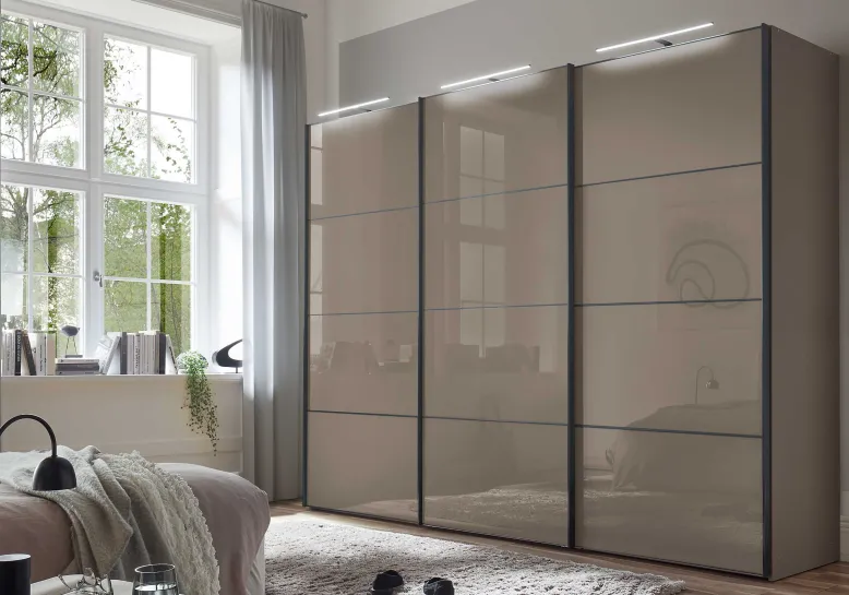 Staud Sinfonie Schwebetürenschrank Glastüren