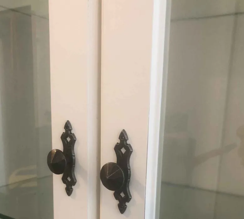 Vitrinenschrank vintage weiss
